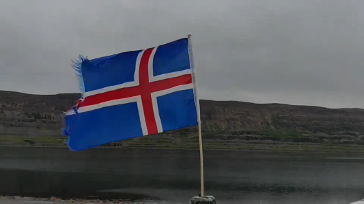 Screenshot vom Island-Video mit Landesflagge